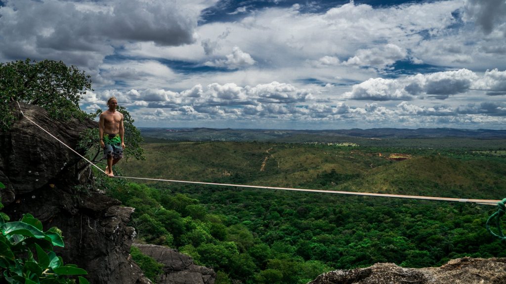 Free solo highline walk in Serra do Cipo (Brazil)