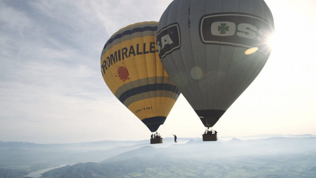 highline between two hot air balloons